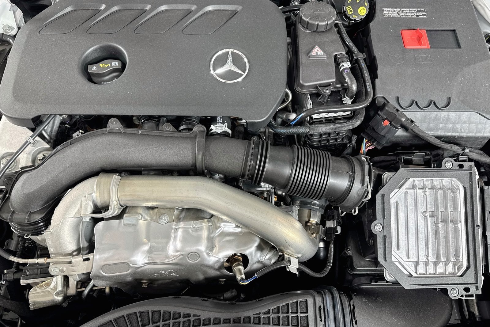 New 2026 Polar White Mercedes-Benz GLB 250 image 27