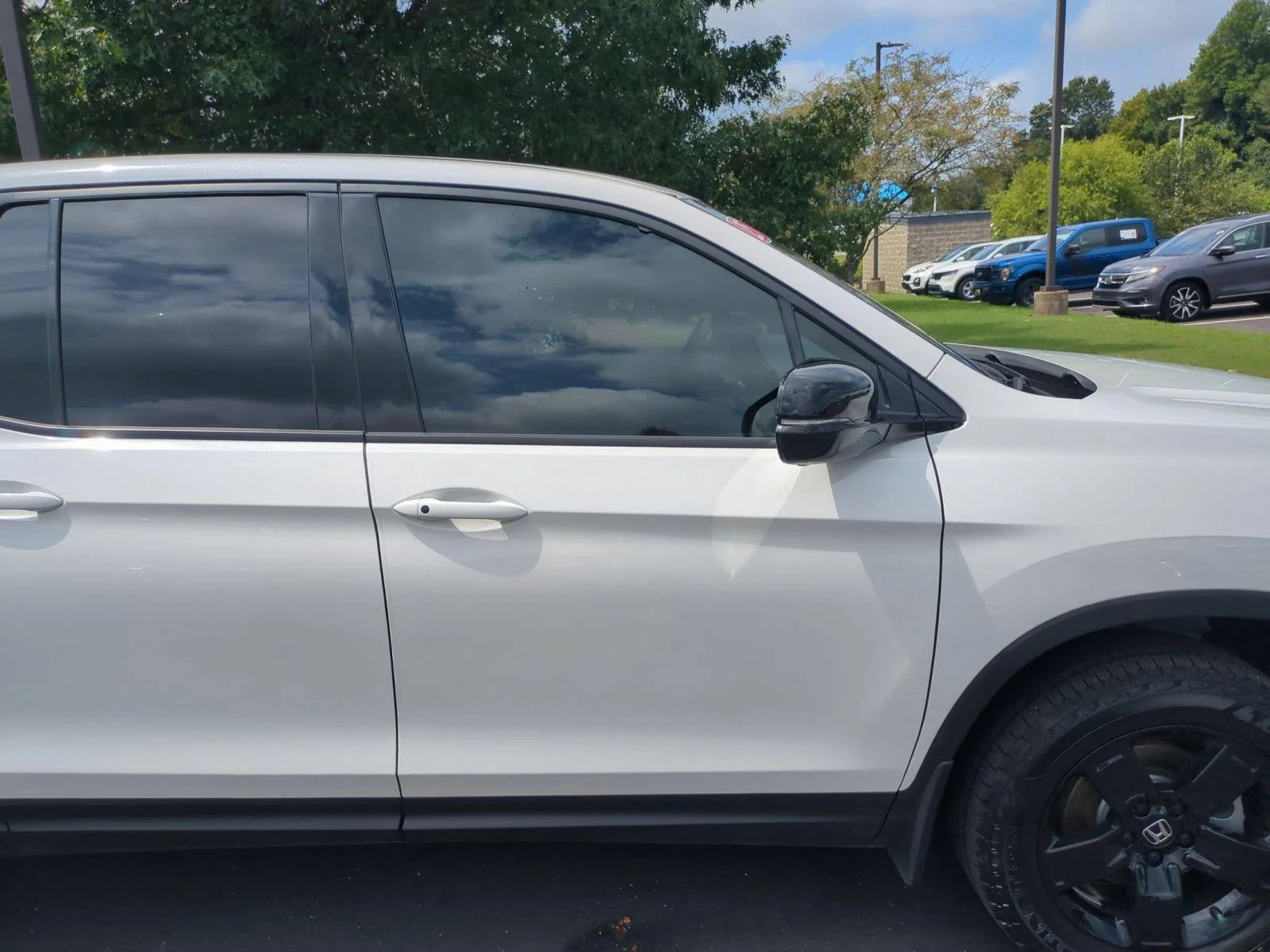 Used 2025 Platinum White Pearl Honda Black Edition image 38