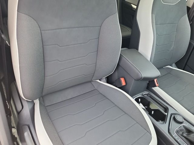 New 2026 White Volkswagen 1.5T SE image 19