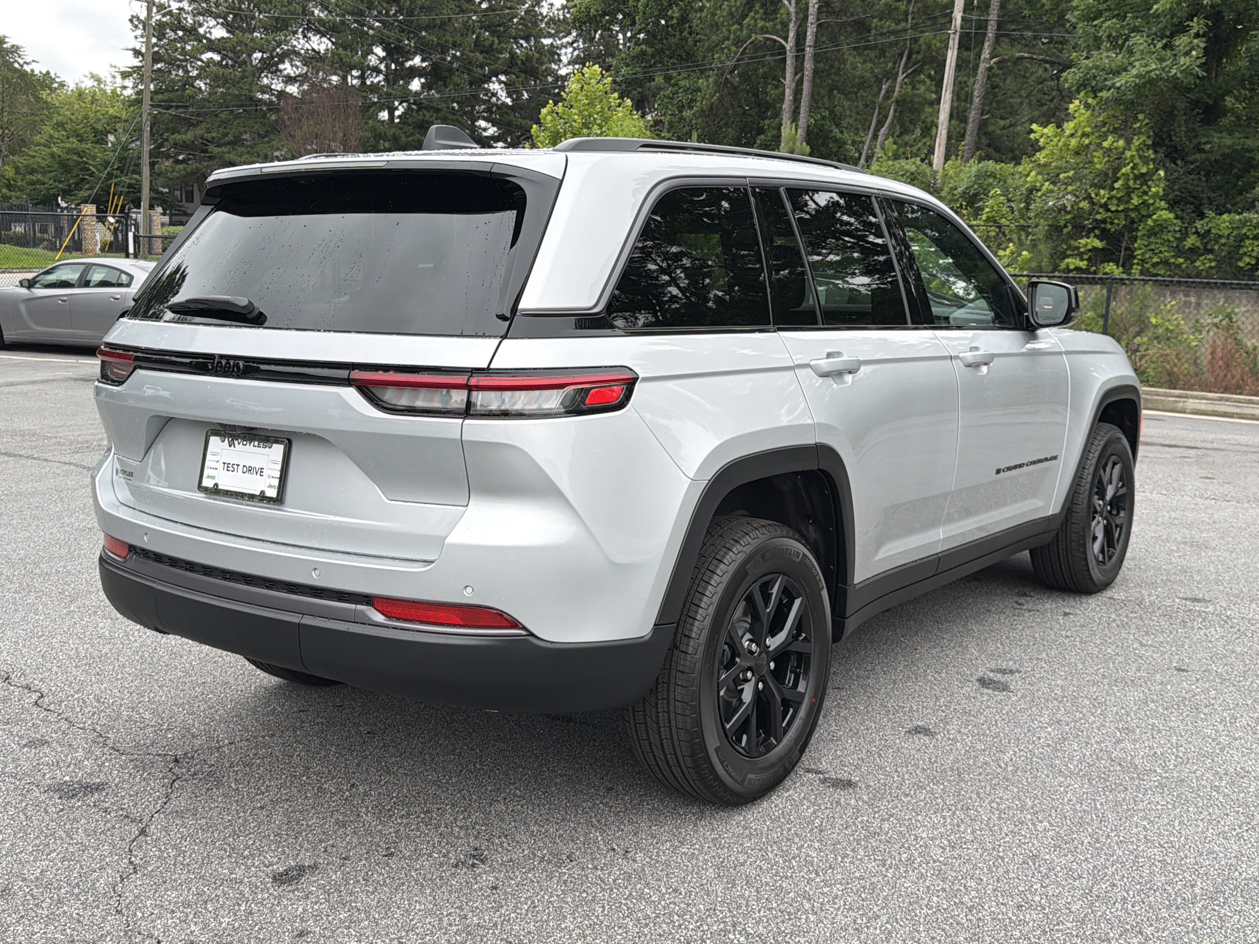 New 2026 Silver Zynith Exterior Paint Jeep Altitude image 8