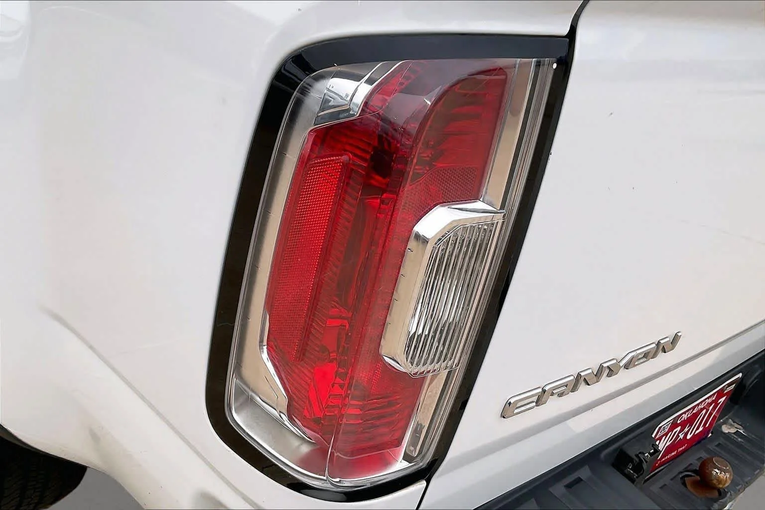 Used 2016 Summit White GMC 2WD SLE image 27