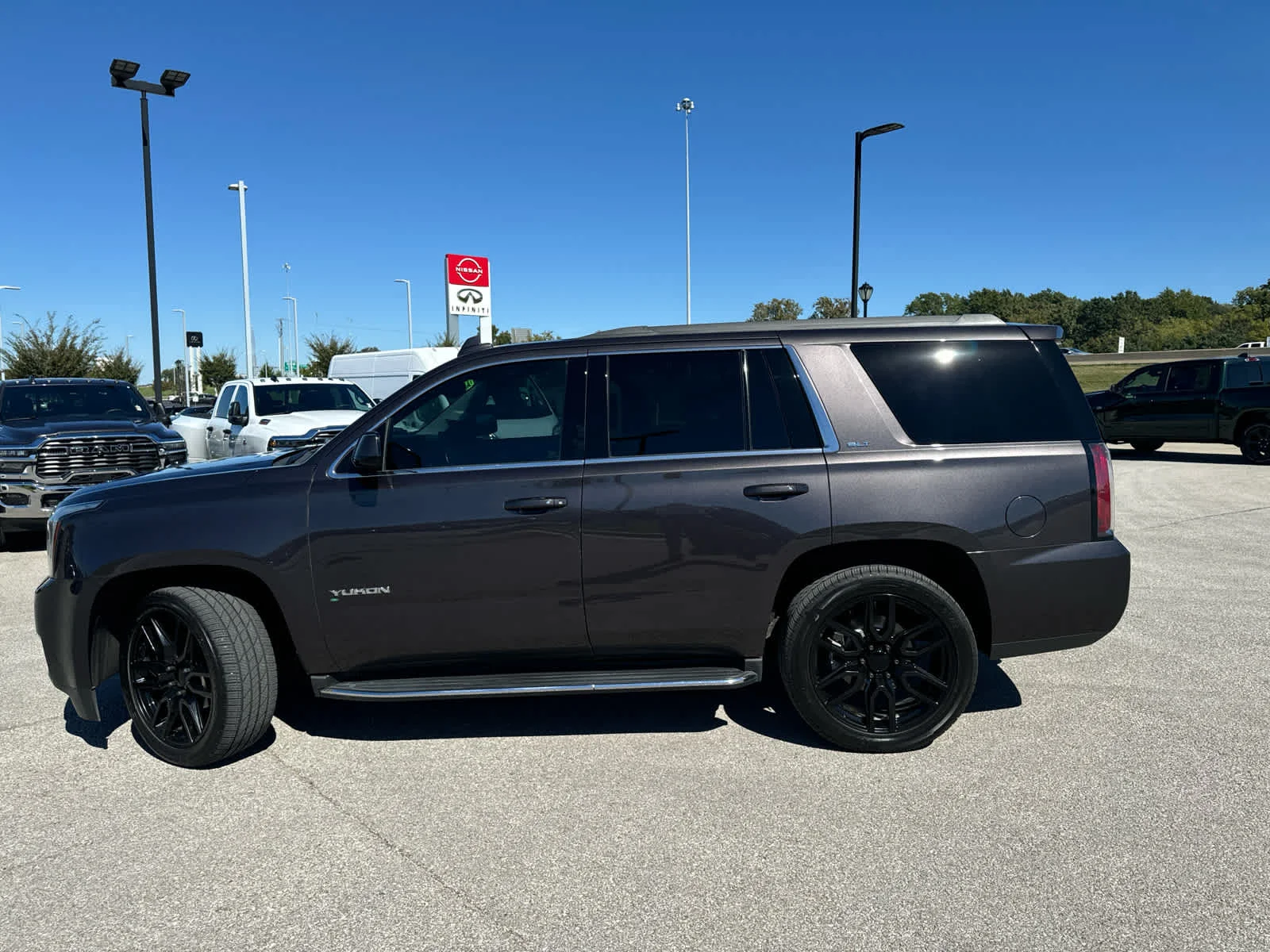 Used 2017 Iridium Metallic GMC SLT image 8