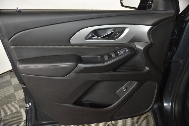 Used 2020 GRAPHITE METALLIC Chevrolet LT Cloth image 27