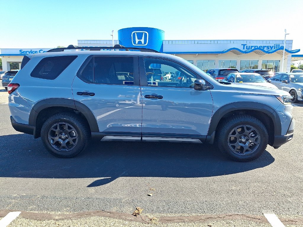 Certified Used 2023 Sonic Gray Pearl Honda AWD TRAILSPORT image 7