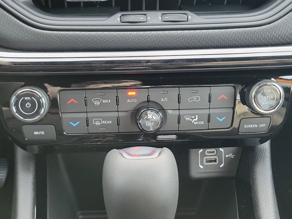 New 2026 Joose (DISC) Jeep Latitude image 26