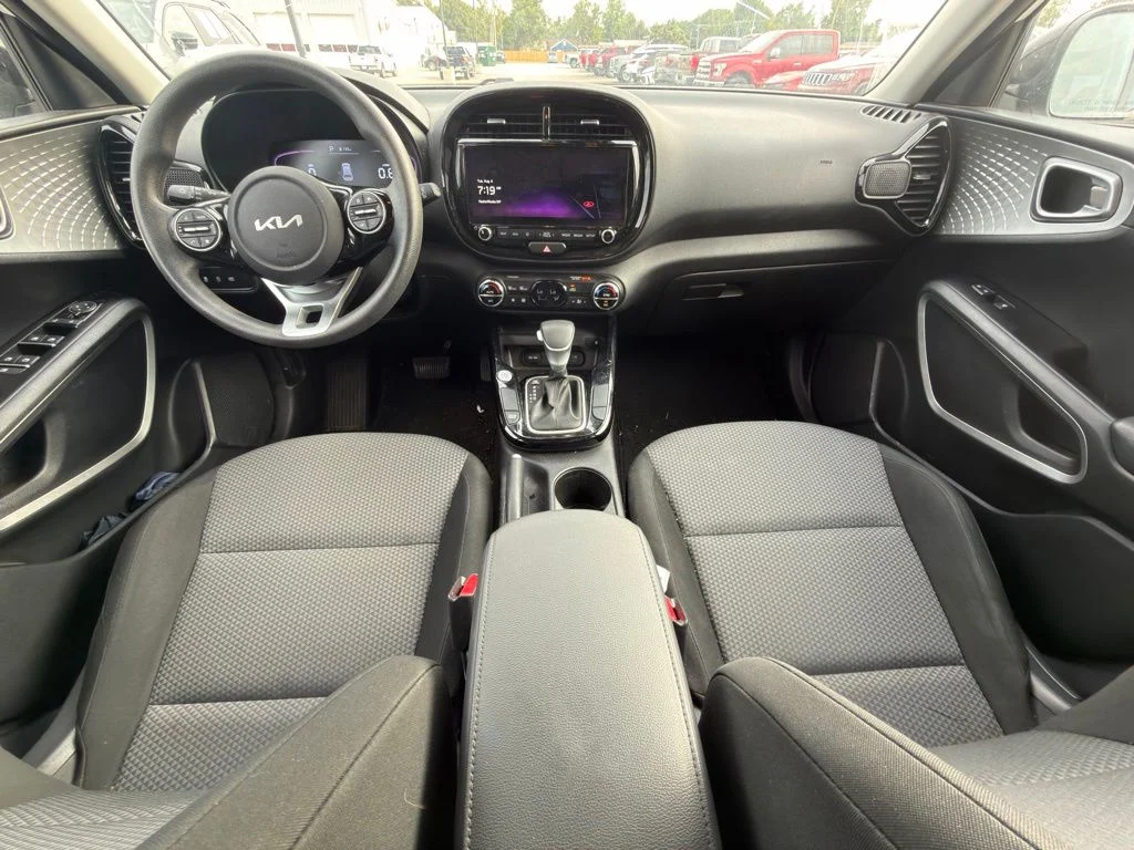 Used 2023 White Kia S image 8