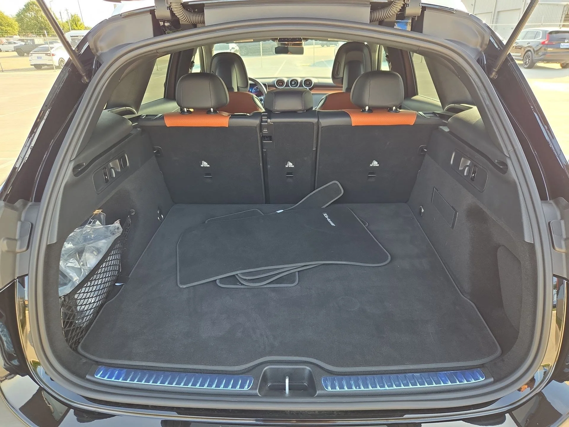 Used 2025 Black Mercedes-Benz GLC 300 image 27