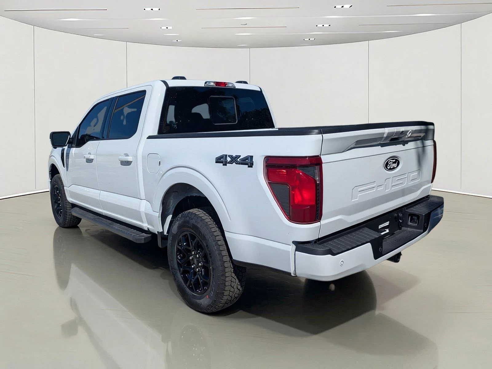 New 2026 Oxford White Ford XLT image 10