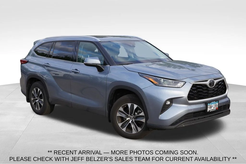 Used 2021  Toyota XLE image 1