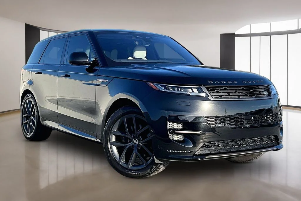 Used 2023 Black Land Rover SE Dynamic image 3