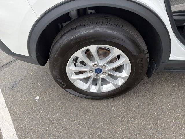 Used 2022 White Ford SE image 26