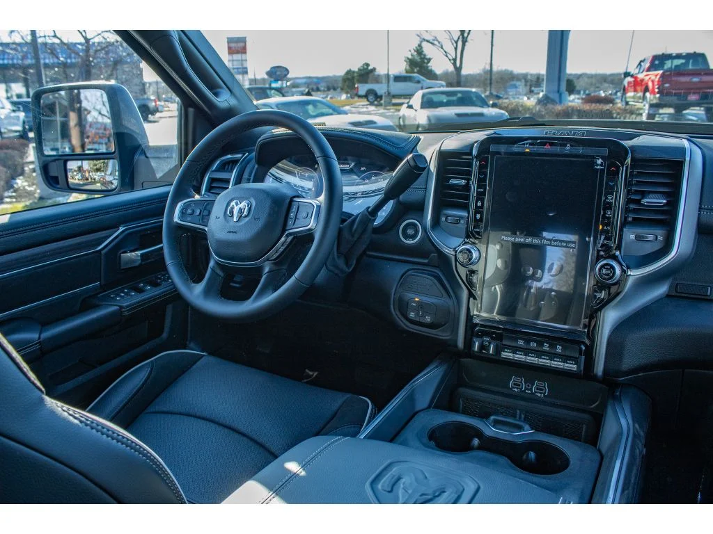2026 RAM 3500 Laramie - Photo 15