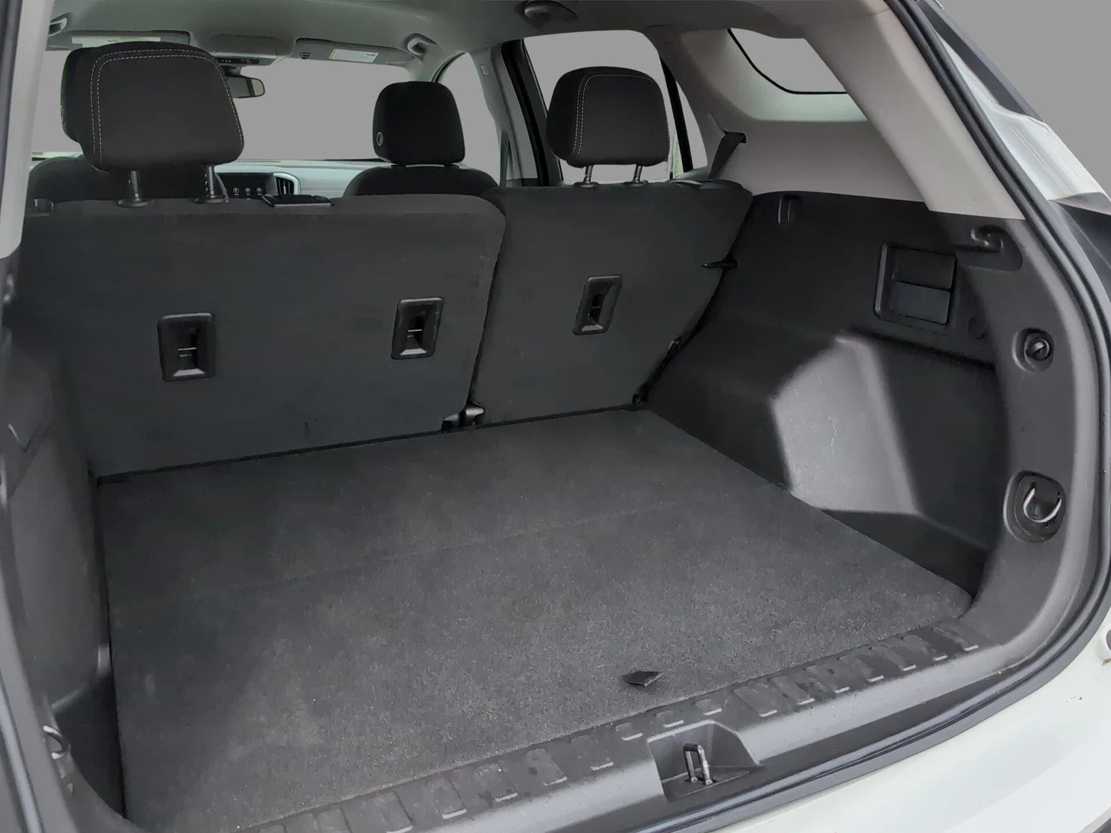Used 2024 Summit White GMC SLE image 35