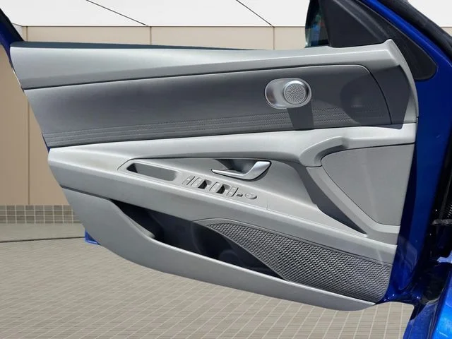 Used 2025 Blue Hyundai SE image 21