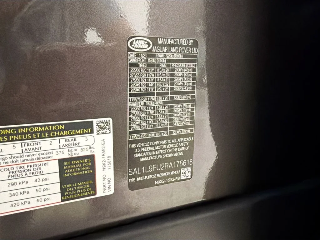 Certified Used 2024  Land Rover Dynamic SE image 35