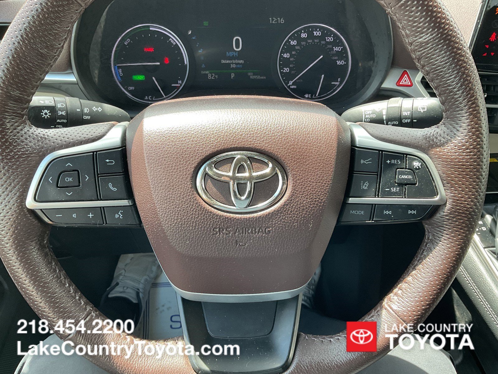 Used 2022 Silver Toyota Platinum image 26