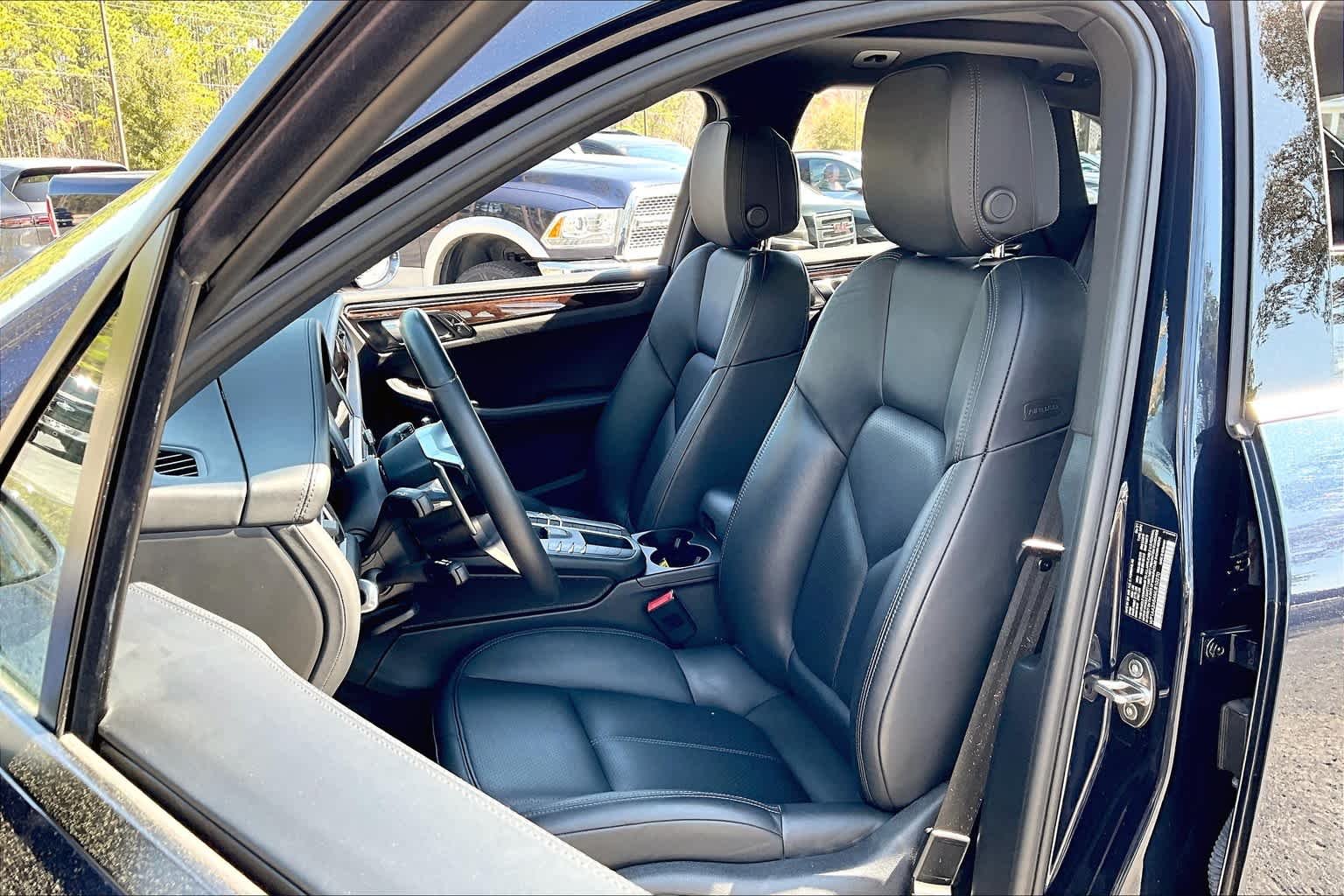 Used 2021 Night Blue Metallic Porsche  image 8