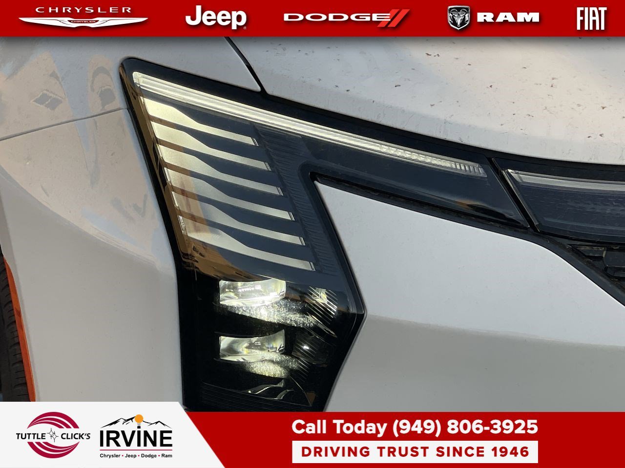 New 2027 Bright White Clear-Coat Exterior Paint Chrysler Limited image 7