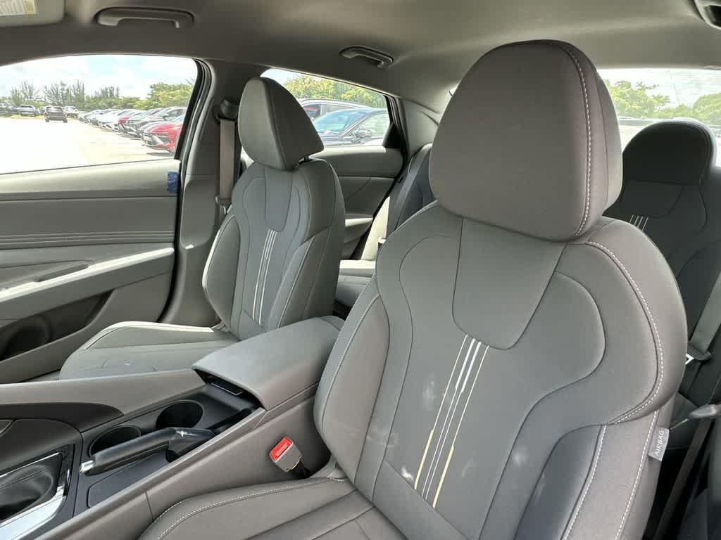 2026 Hyundai Elantra SEL Sport - Photo 13