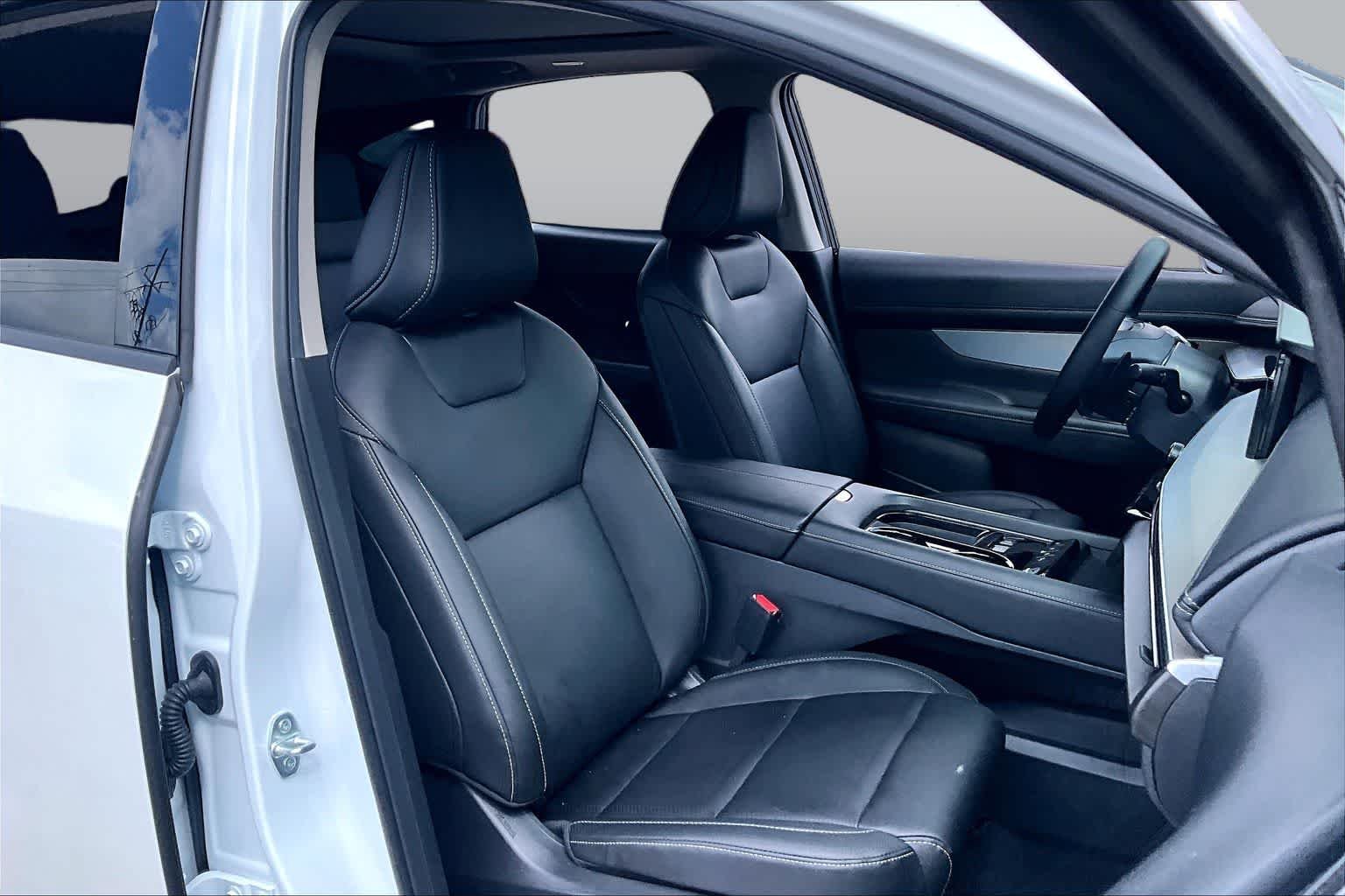 Used 2025 Everest White Pearl Tricoat Nissan SL image 9
