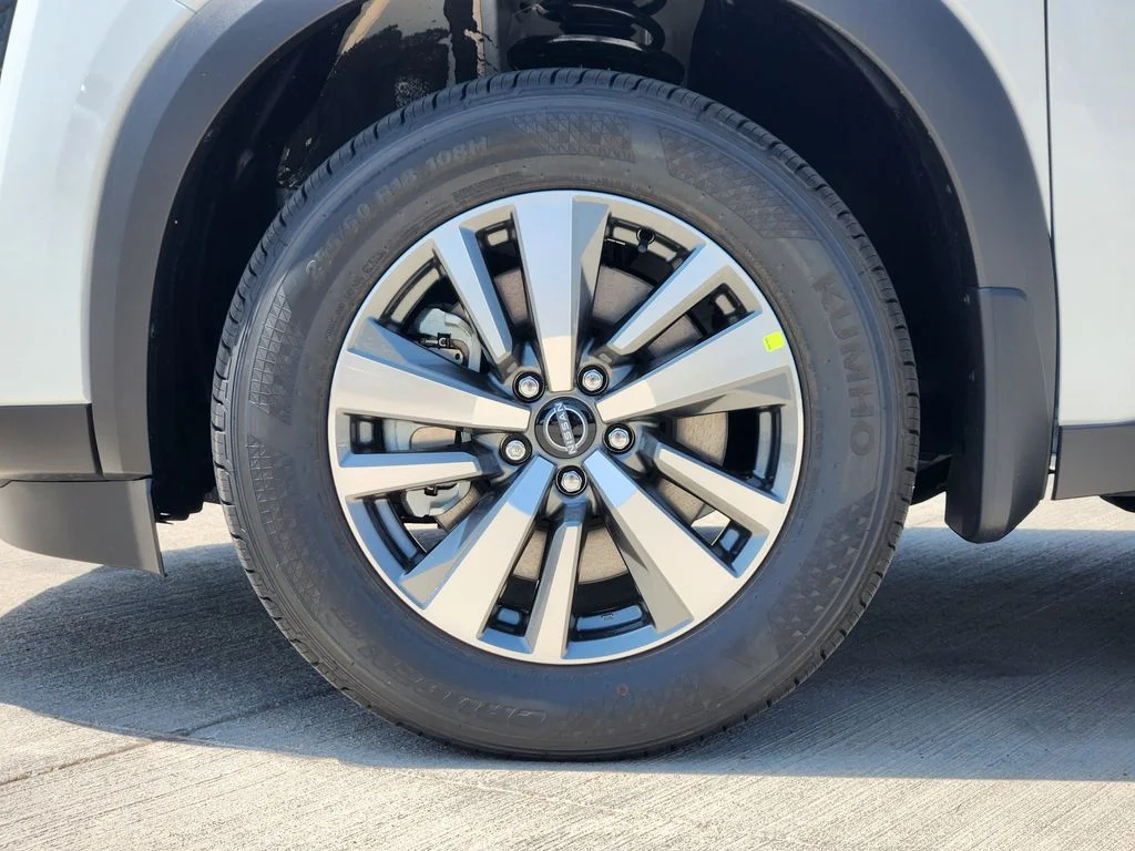 New 2026 Everest White Pearl TriCoat Nissan SL image 10