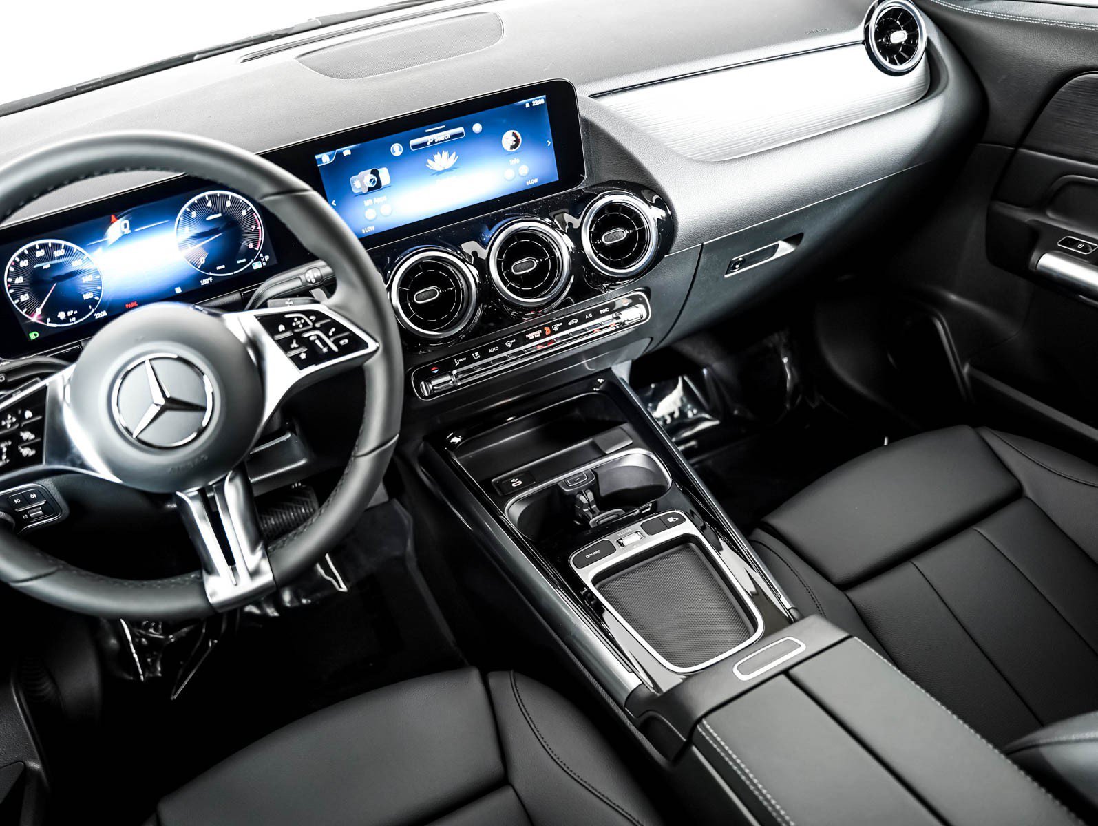 New 2026 Mountain Grey Metallic Mercedes-Benz GLA 250 image 17