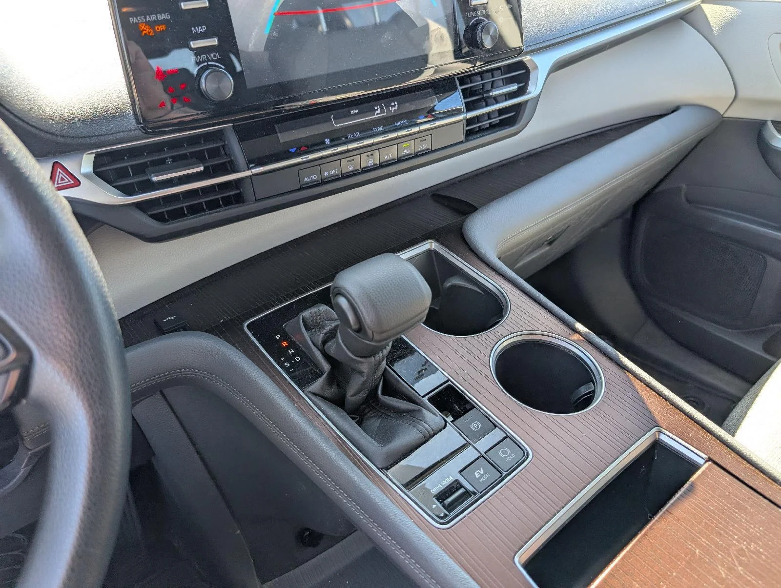 Used 2022 Sunset Bronze Mica Toyota LE 8-Passenger image 17