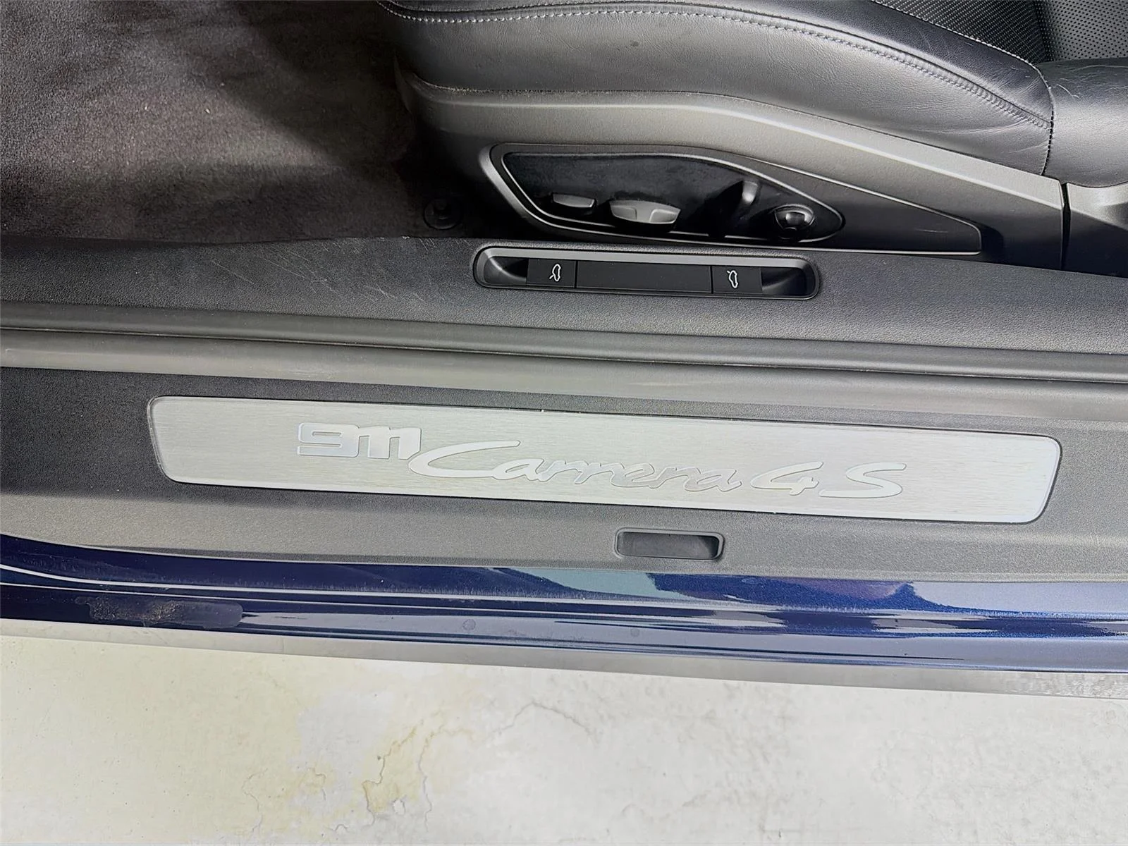 Used 2021  PORSCHE  image 13