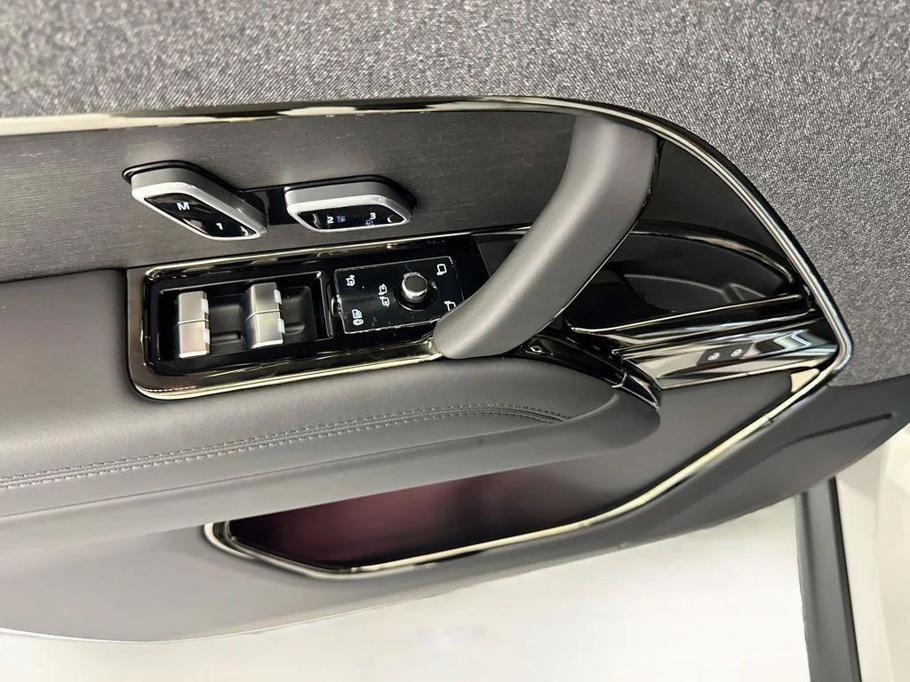 New 2026 Borasco Grey Land Rover Dynamic SE image 18