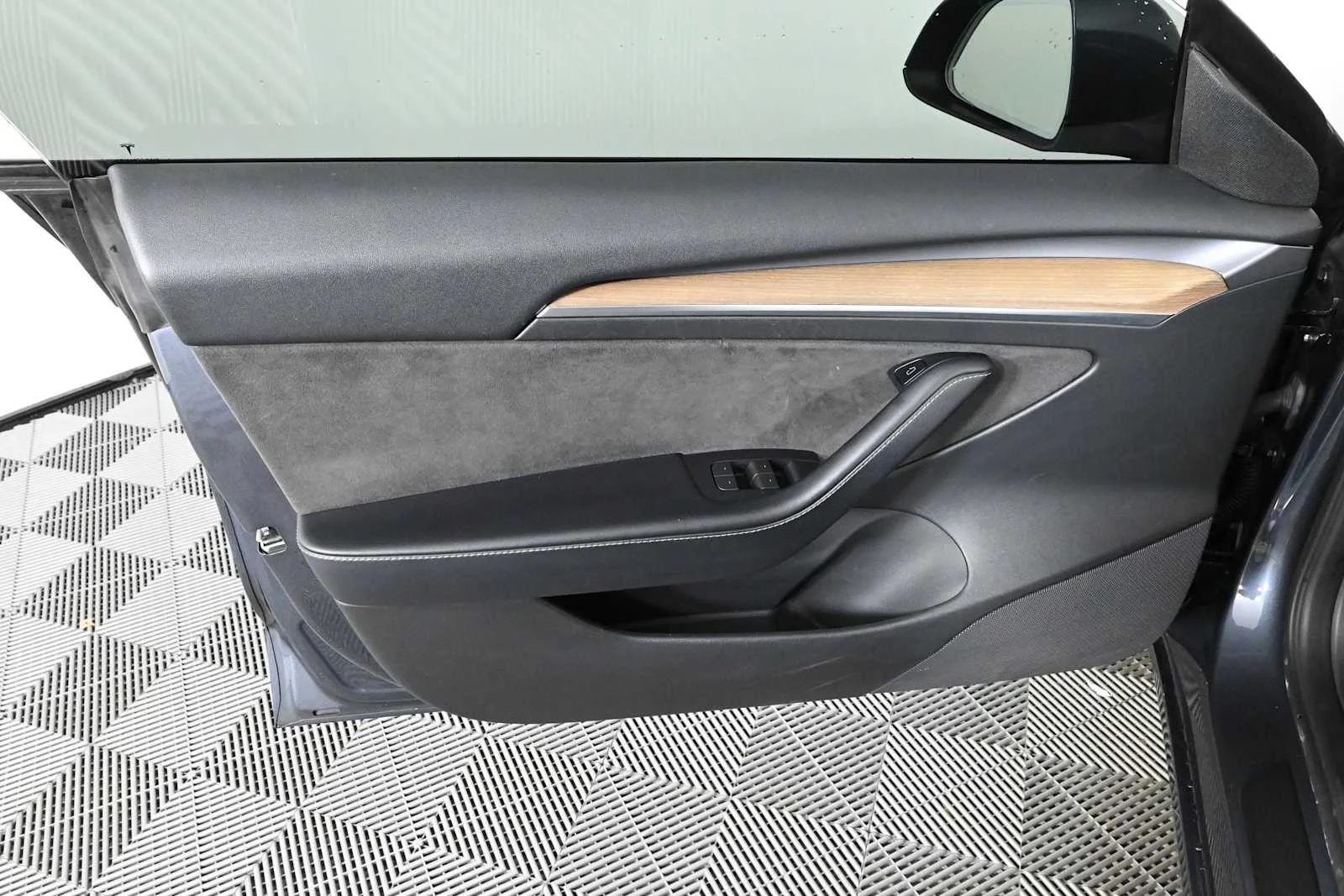 Used 2023 Midnight Silver Metallic Tesla  image 16