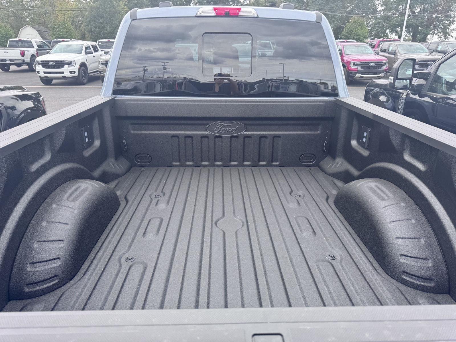 Used 2026 Glacier Gray Metallic Tri-Coat Ford Lariat image 7