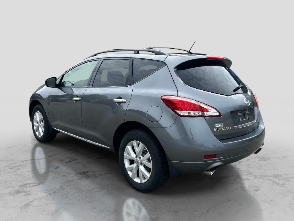 Used 2014 Gray Nissan SL image 3