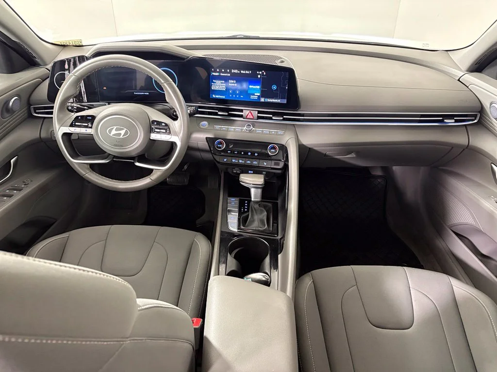 Used 2024 White Hyundai SEL image 32