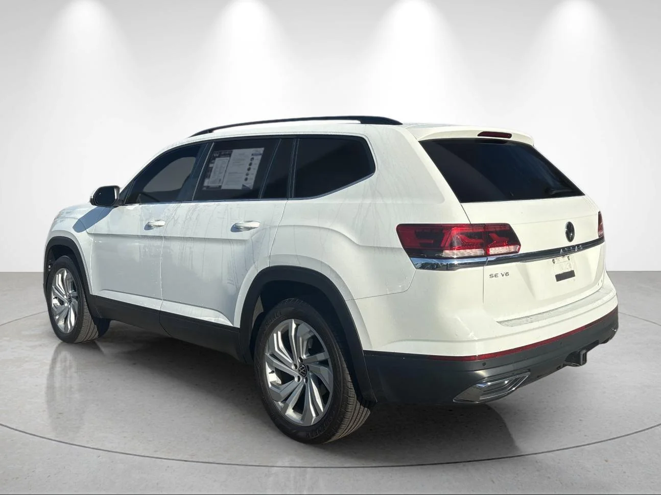 Used 2022 Pure White Volkswagen 3.6L V6 SE w/Technology image 3