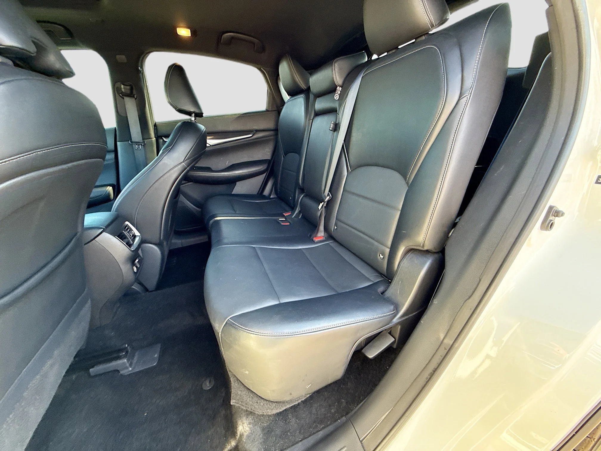 Used 2022 Majestic White INFINITI LUXE image 21