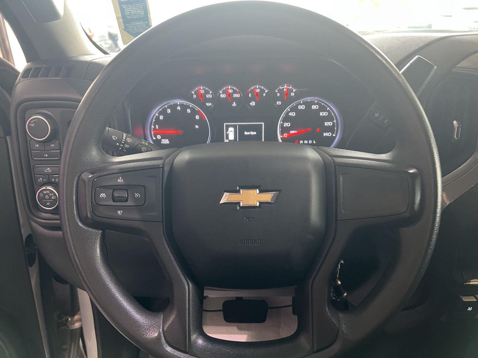 Used 2021 Silver Ice Metallic Chevrolet Custom image 17