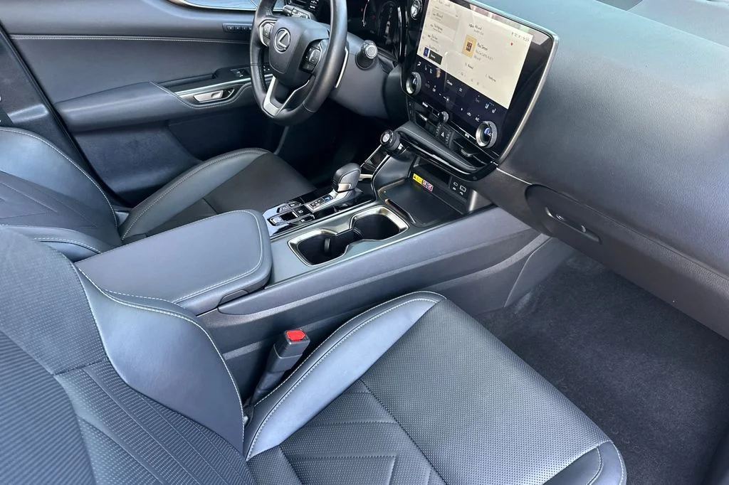 2025 Lexus NX Hybrid 350h - Photo 18