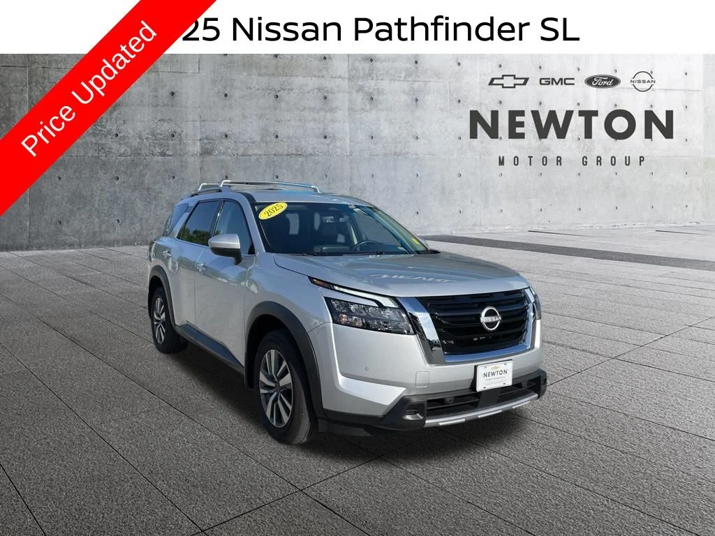 2025 Nissan Pathfinder SL 4WD's photo