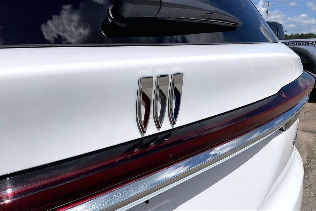 Used 2025 White Buick Preferred image 27