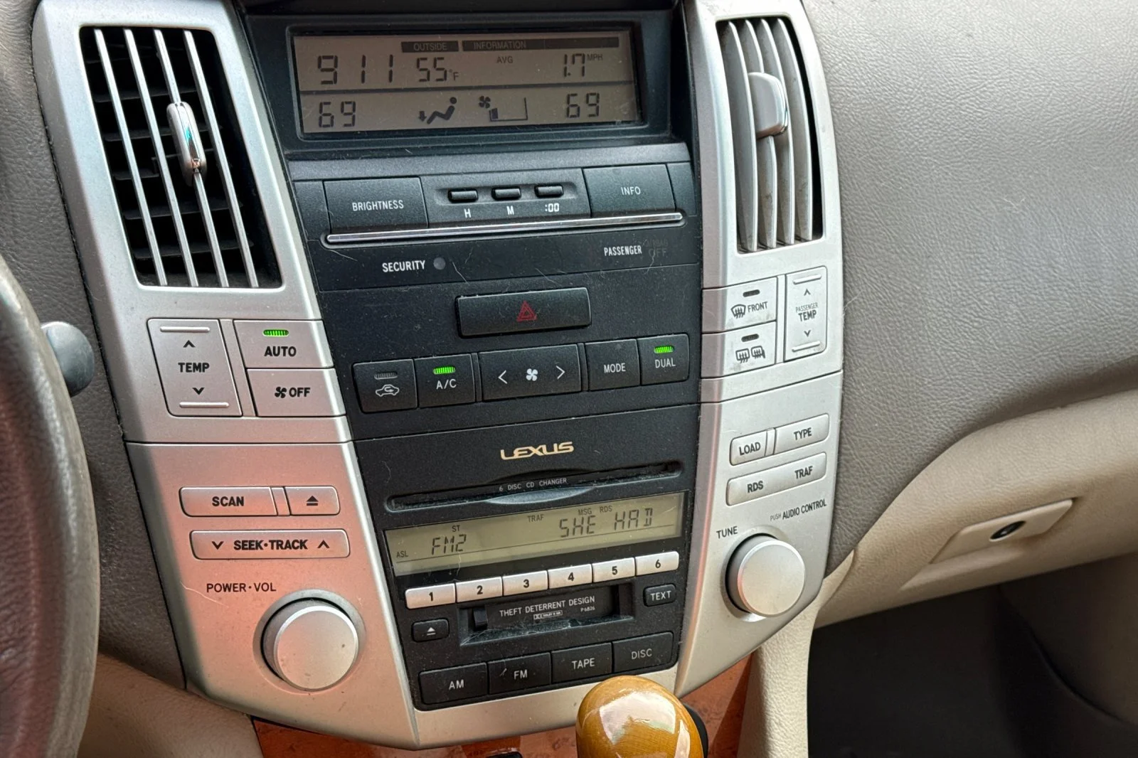 Used 2004  Lexus  image 18