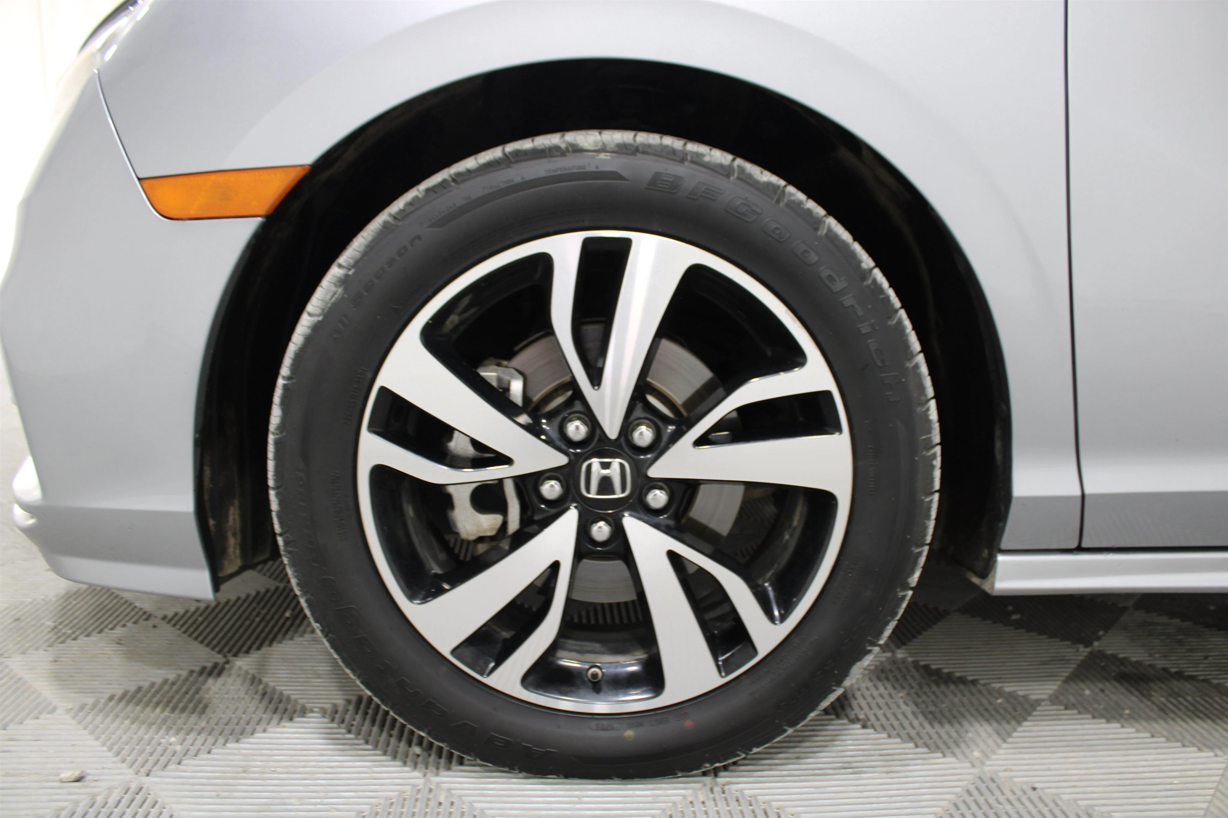 Used 2018 Silver Honda Elite image 35