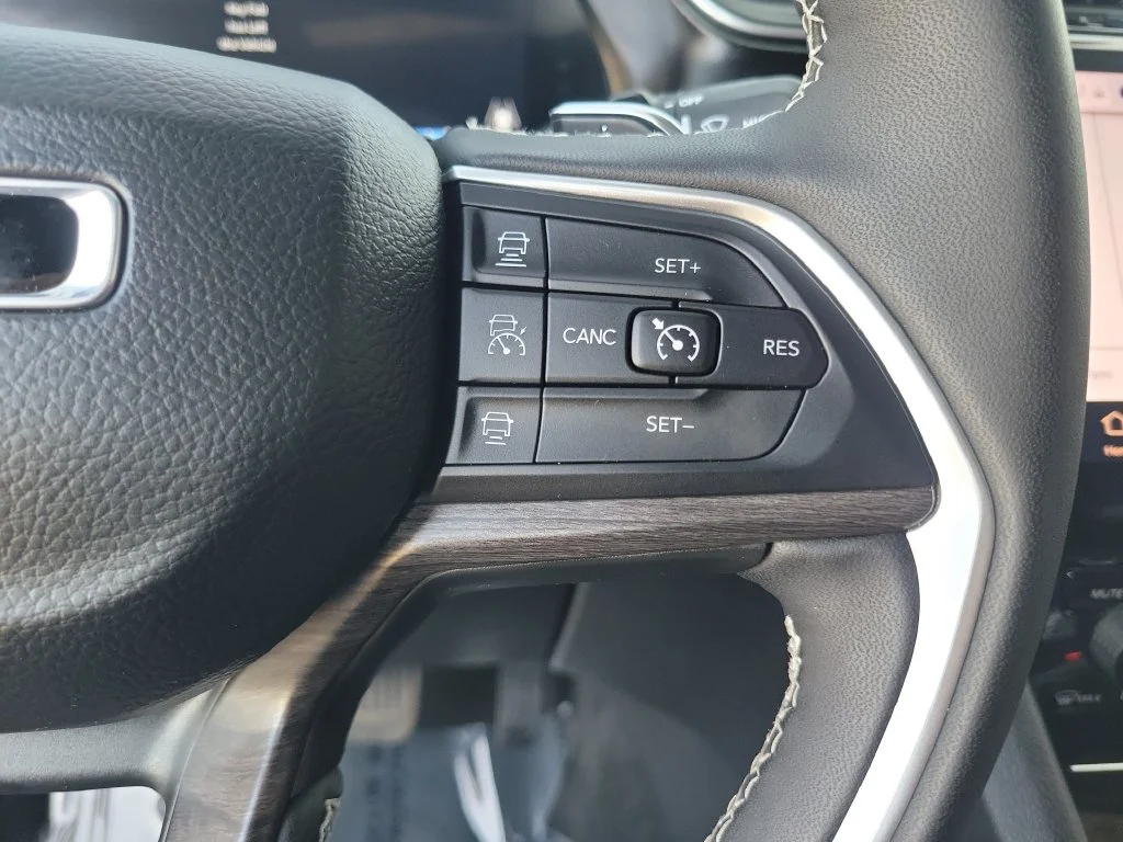 Certified Used 2025 Gray Jeep Limited image 27