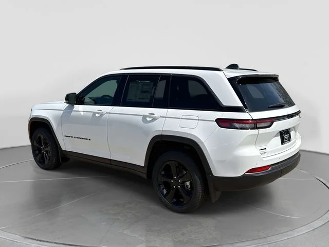 New 2026 Bright White Clear-Coat Exterior Paint Jeep Limited image 6