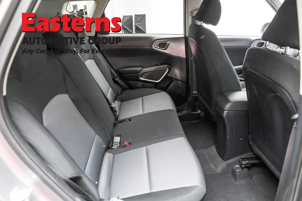 Used 2023  Kia LX image 22