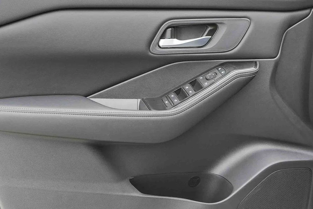 New 2026 Everest White Pearl TriCoat Nissan SV image 17