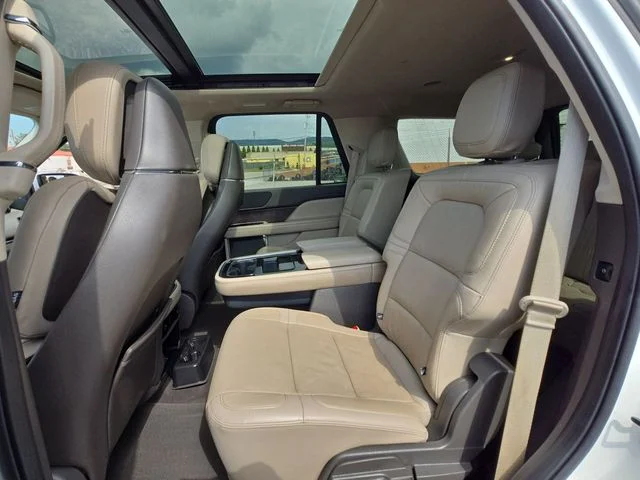 Used 2023 White Lincoln Reserve image 23