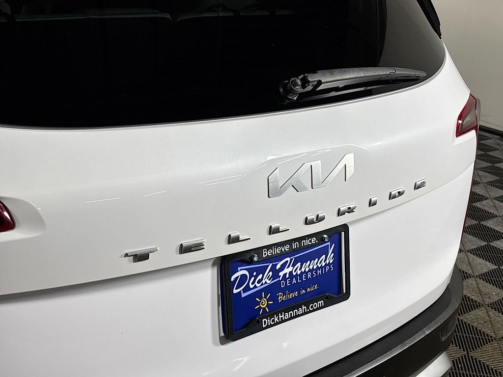 Used 2022 White Kia SX image 25