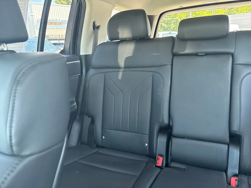 Used 2024 Silver Hyundai SEL image 12