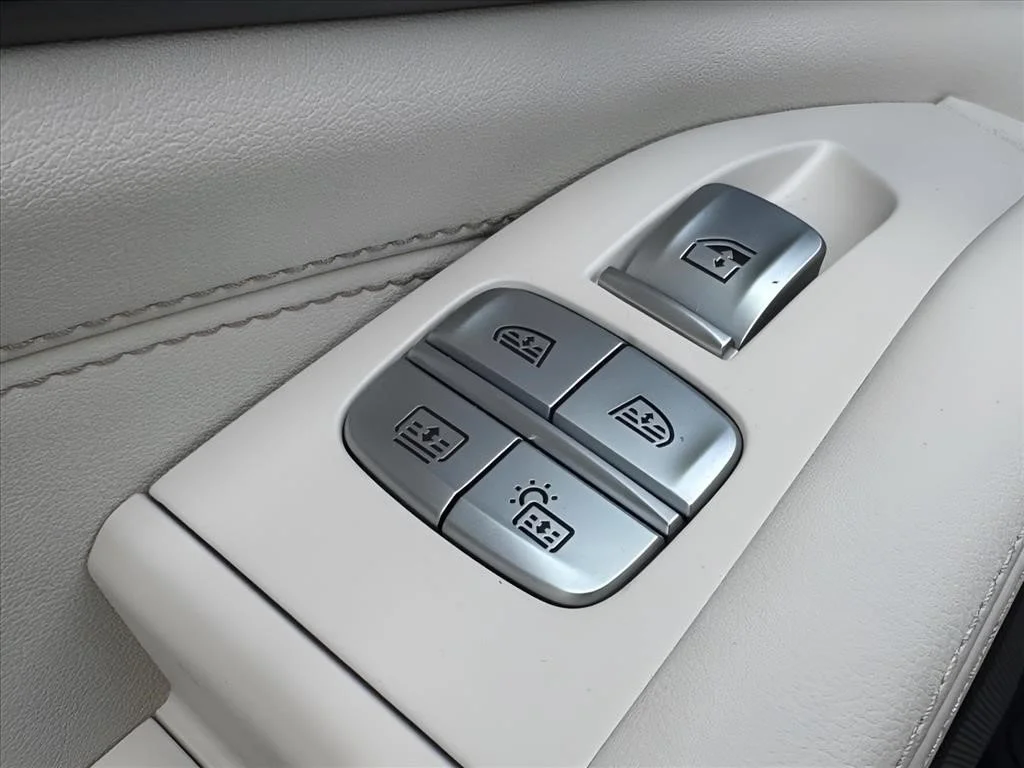 Used 2025 Brooklyn Grey Metallic BMW M60i image 16