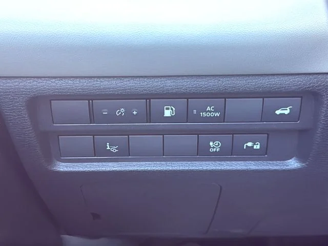 Used 2025 Black Mitsubishi SEL Platinum Edition image 28